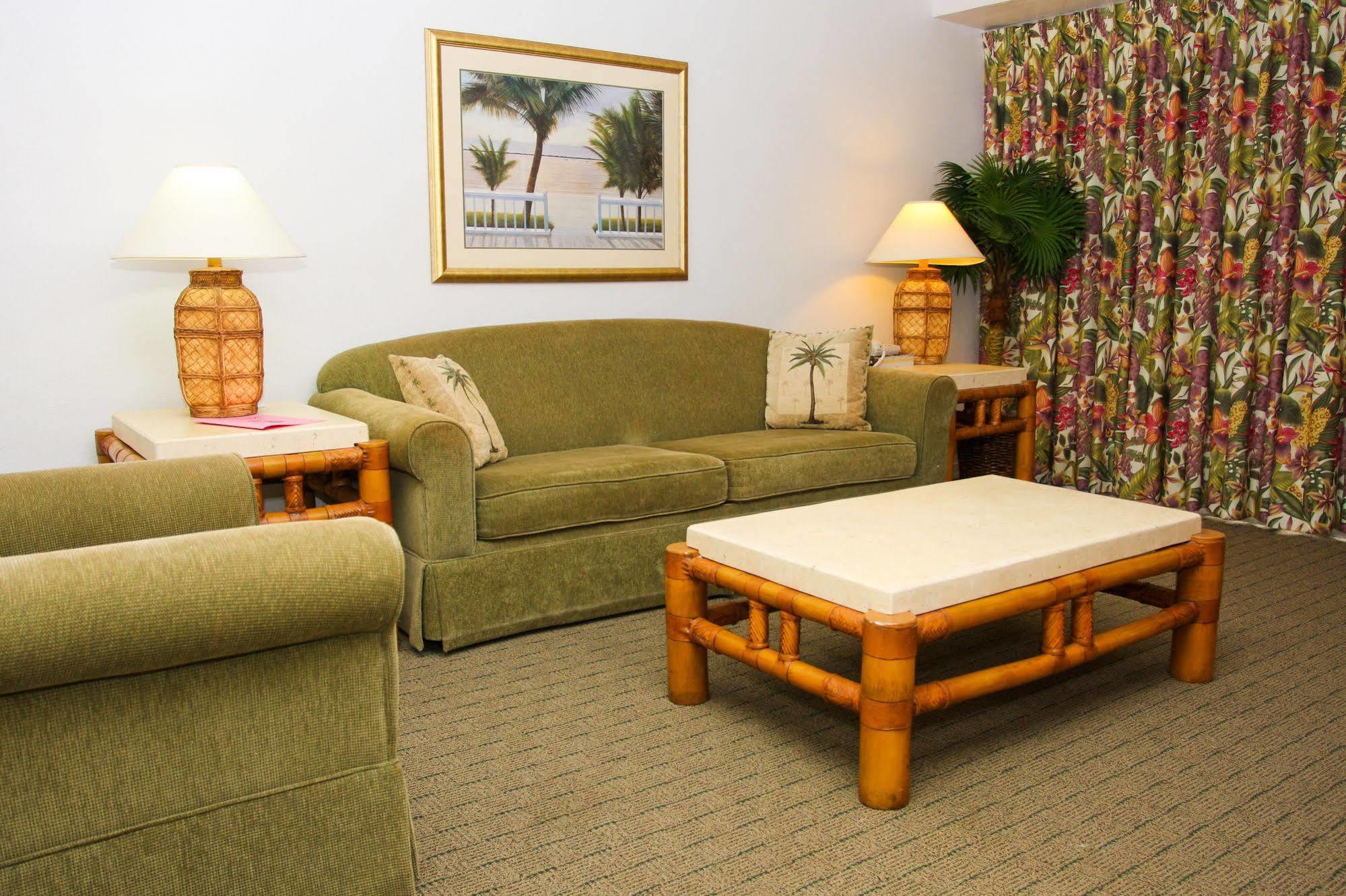 Castaways Resort And Suites Freeport Buitenkant foto
