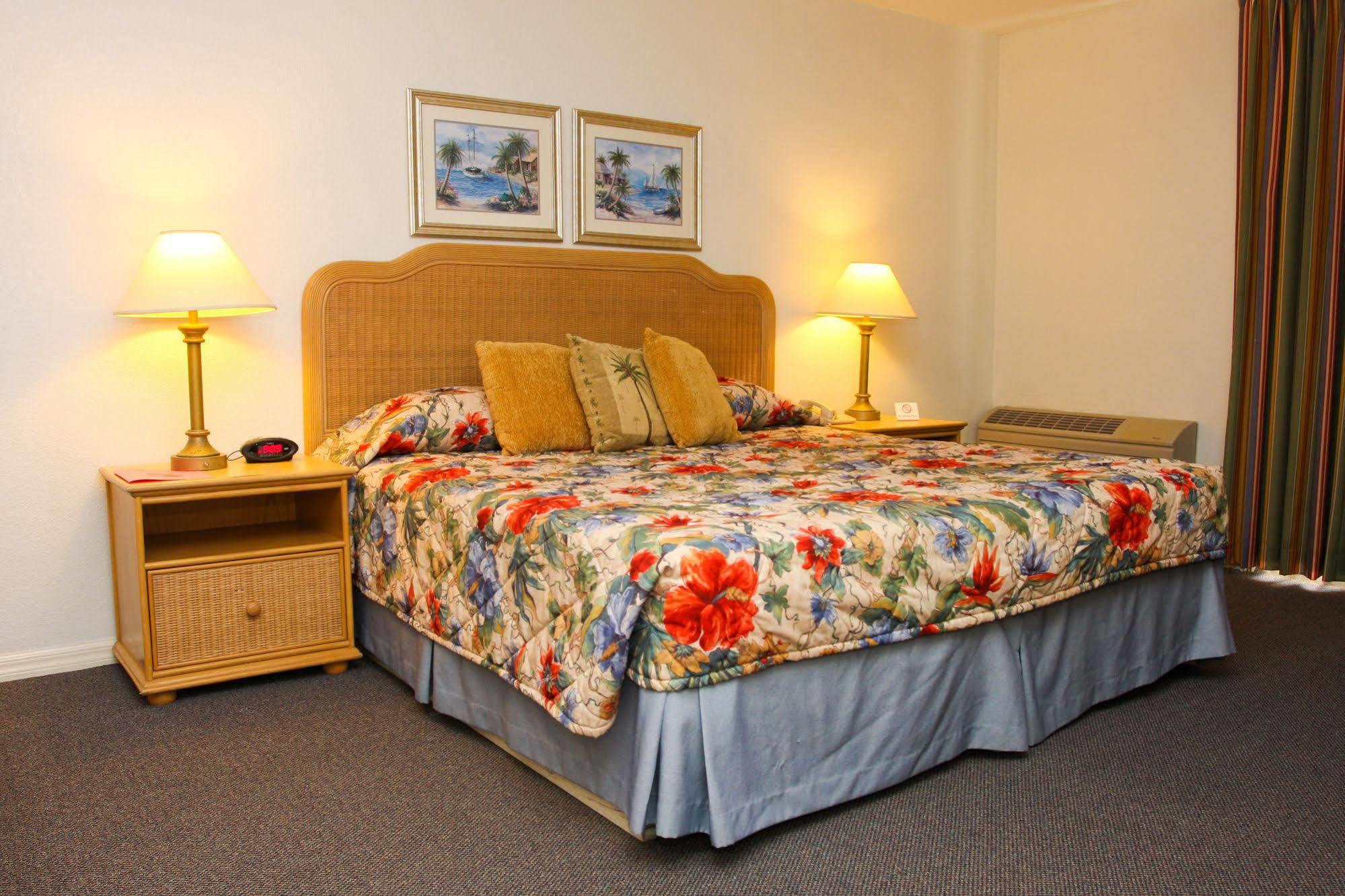 Castaways Resort And Suites Freeport Buitenkant foto