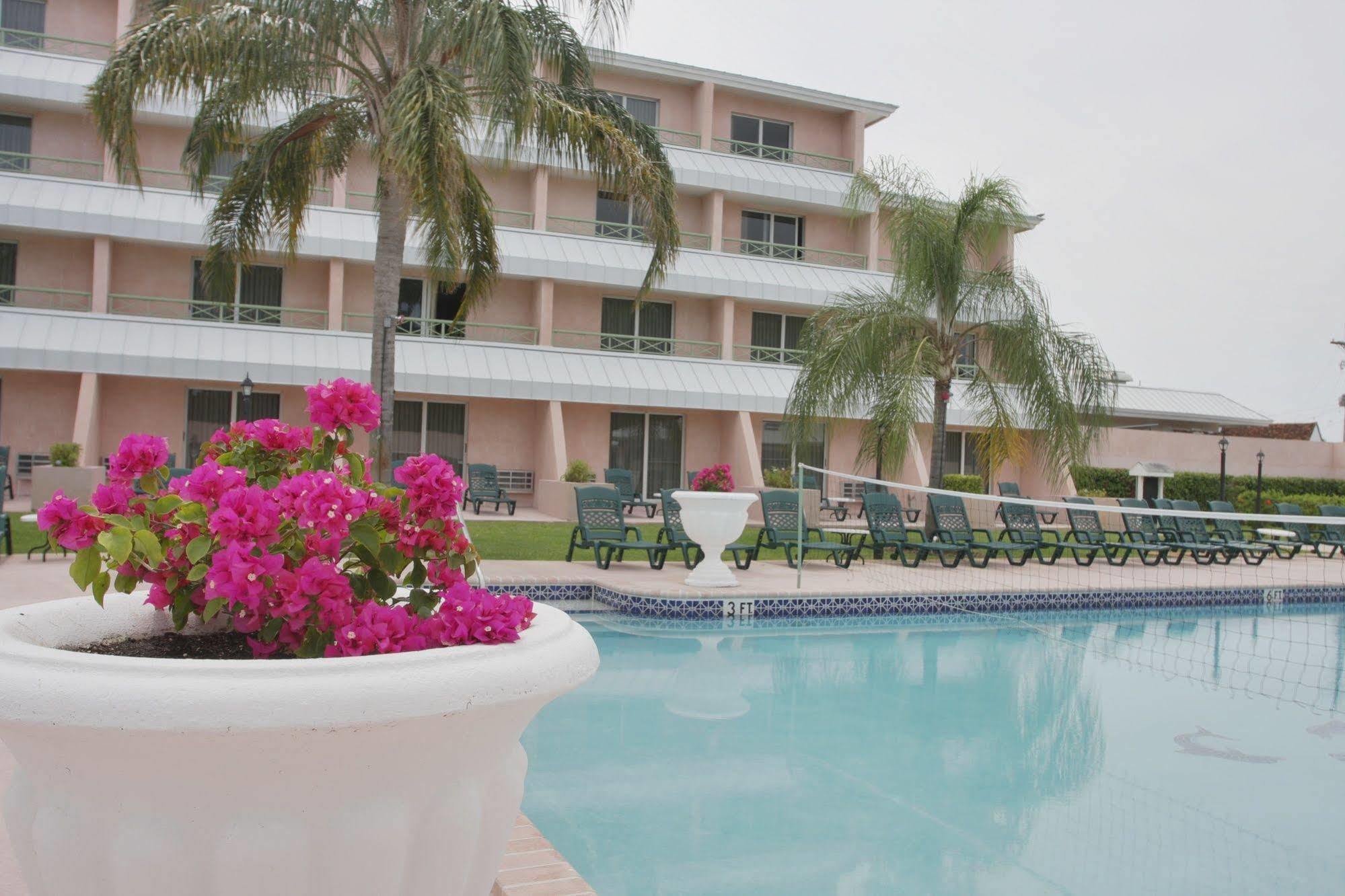 Castaways Resort And Suites Freeport Buitenkant foto