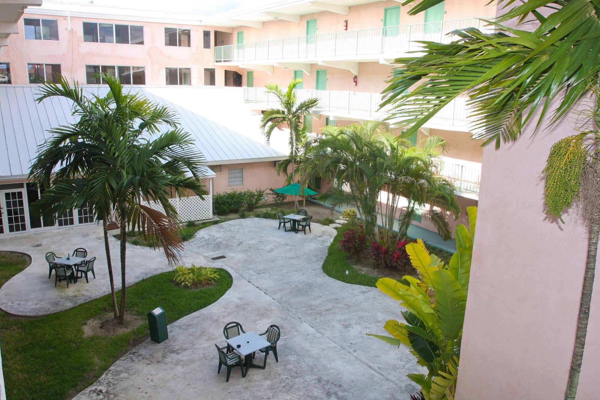 Castaways Resort And Suites Freeport Buitenkant foto
