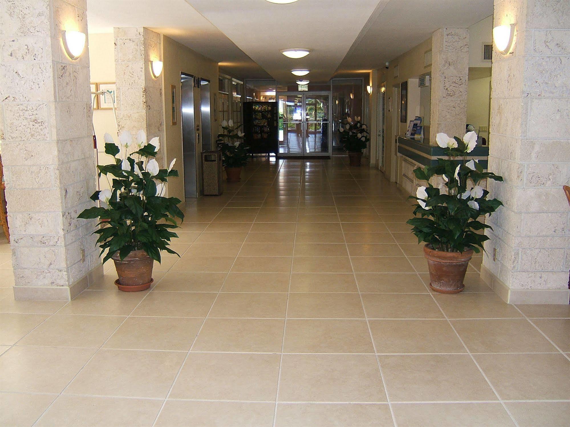 Castaways Resort And Suites Freeport Buitenkant foto