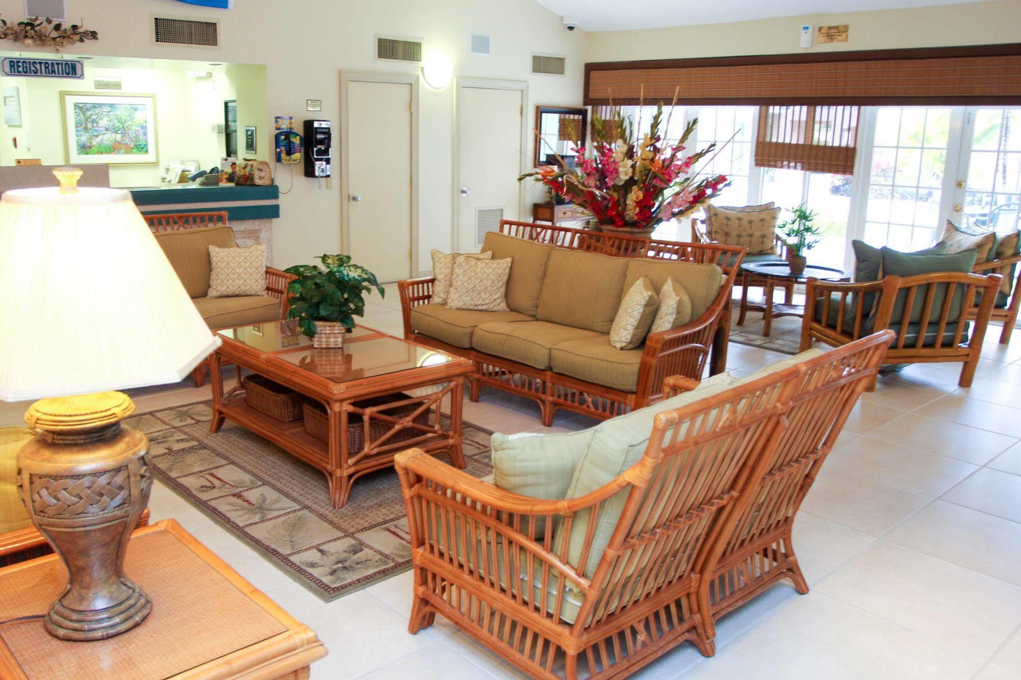 Castaways Resort And Suites Freeport Buitenkant foto